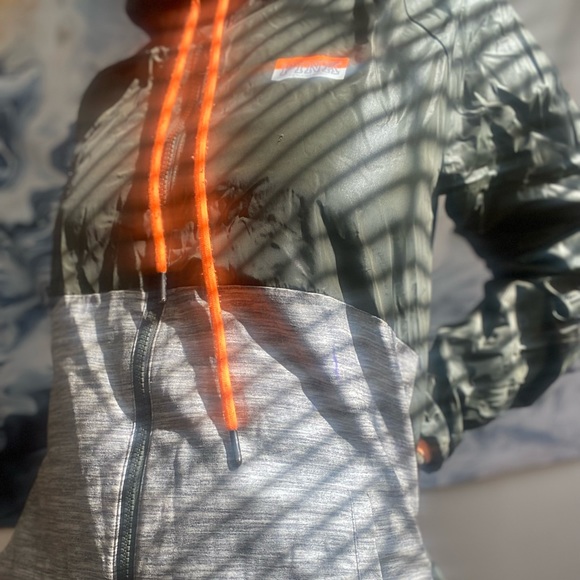 Pink Windbreaker - Picture 3 of 4